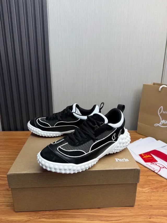 Christian Louboutin Bubble Low Noir et Blanc chaussures lifestyle 3