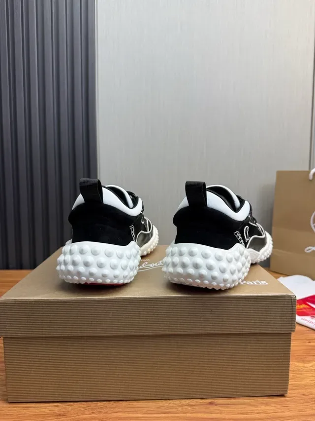 Christian Louboutin Bubble Low Noir et Blanc chaussures lifestyle 4