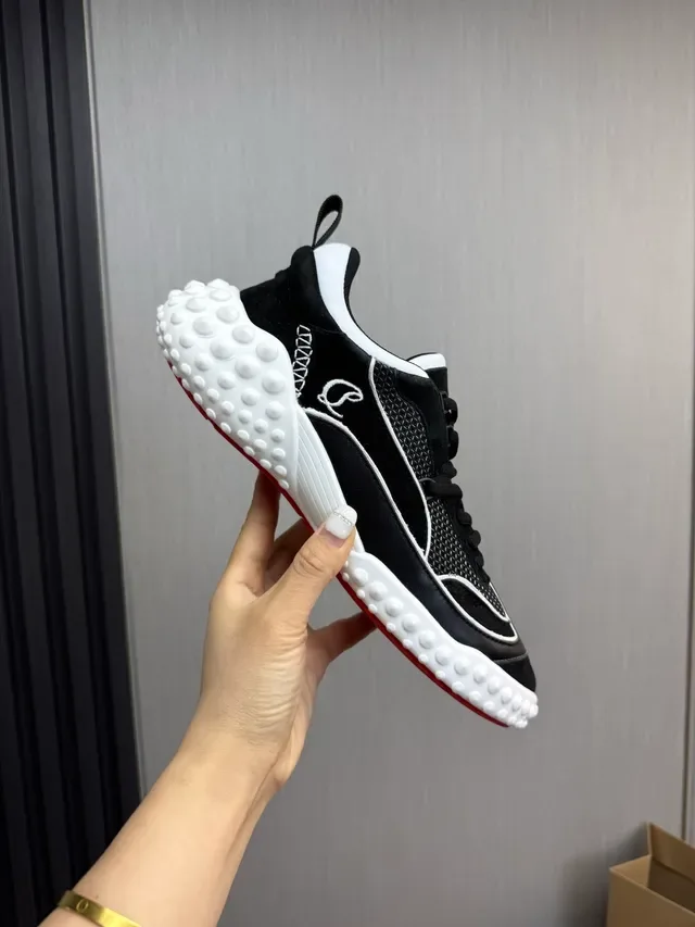 Christian Louboutin Bubble Low Noir et Blanc chaussures lifestyle 6