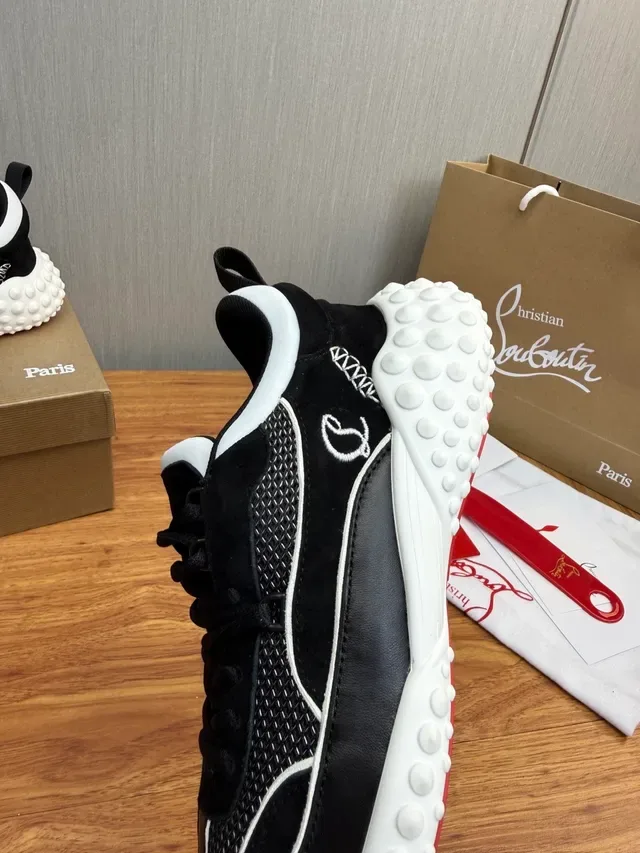 Christian Louboutin Bubble Low Noir et Blanc chaussures lifestyle 8