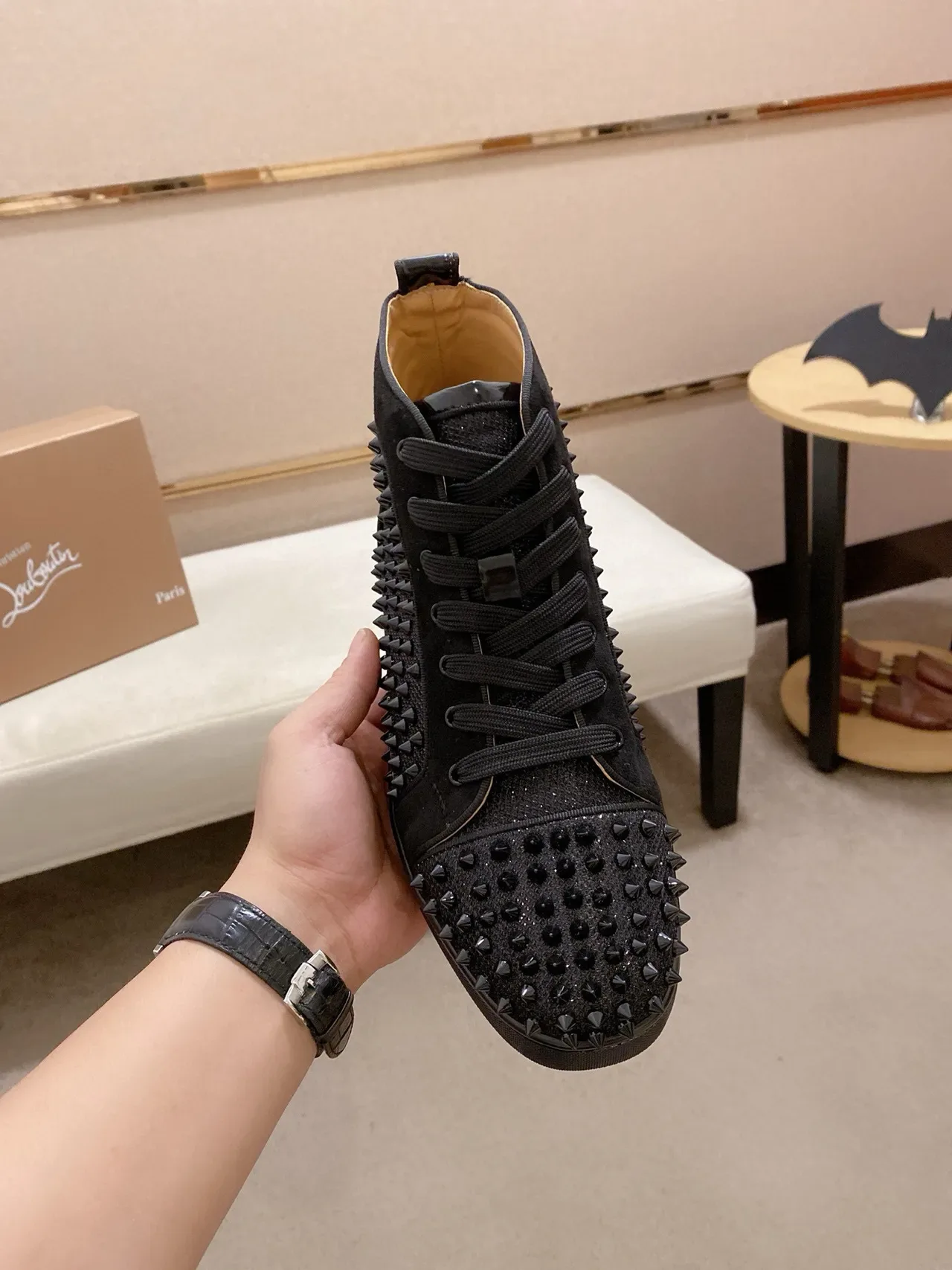 Christian Louboutin Louis Spikes أحذية رياضية سوداء مزينة بمسامير عالية القدم 2