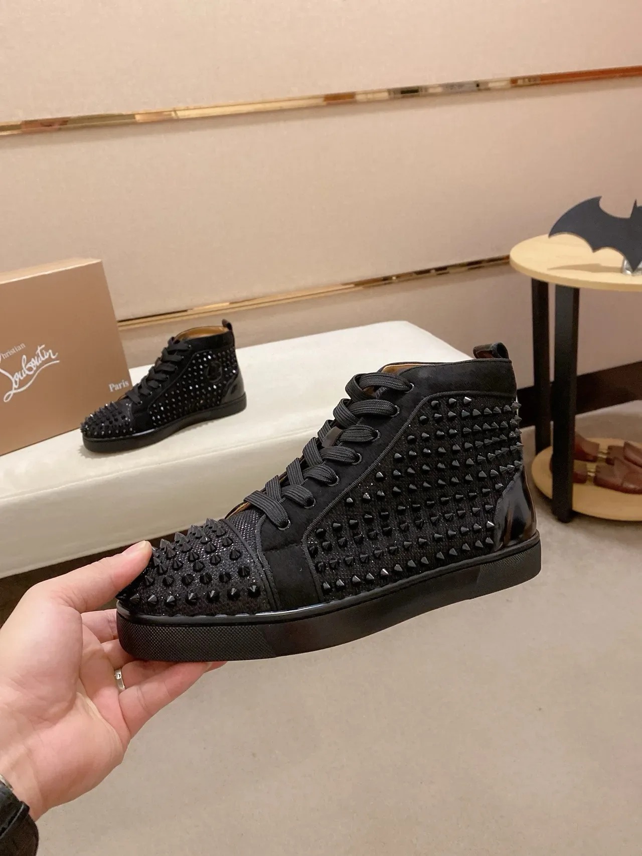 Christian Louboutin Louis Spikes أحذية رياضية سوداء مزينة بمسامير عالية القدم 3