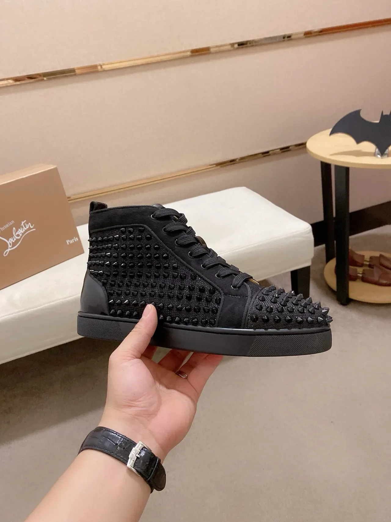 Christian Louboutin Louis Spikes أحذية رياضية سوداء مزينة بمسامير عالية القدم 4