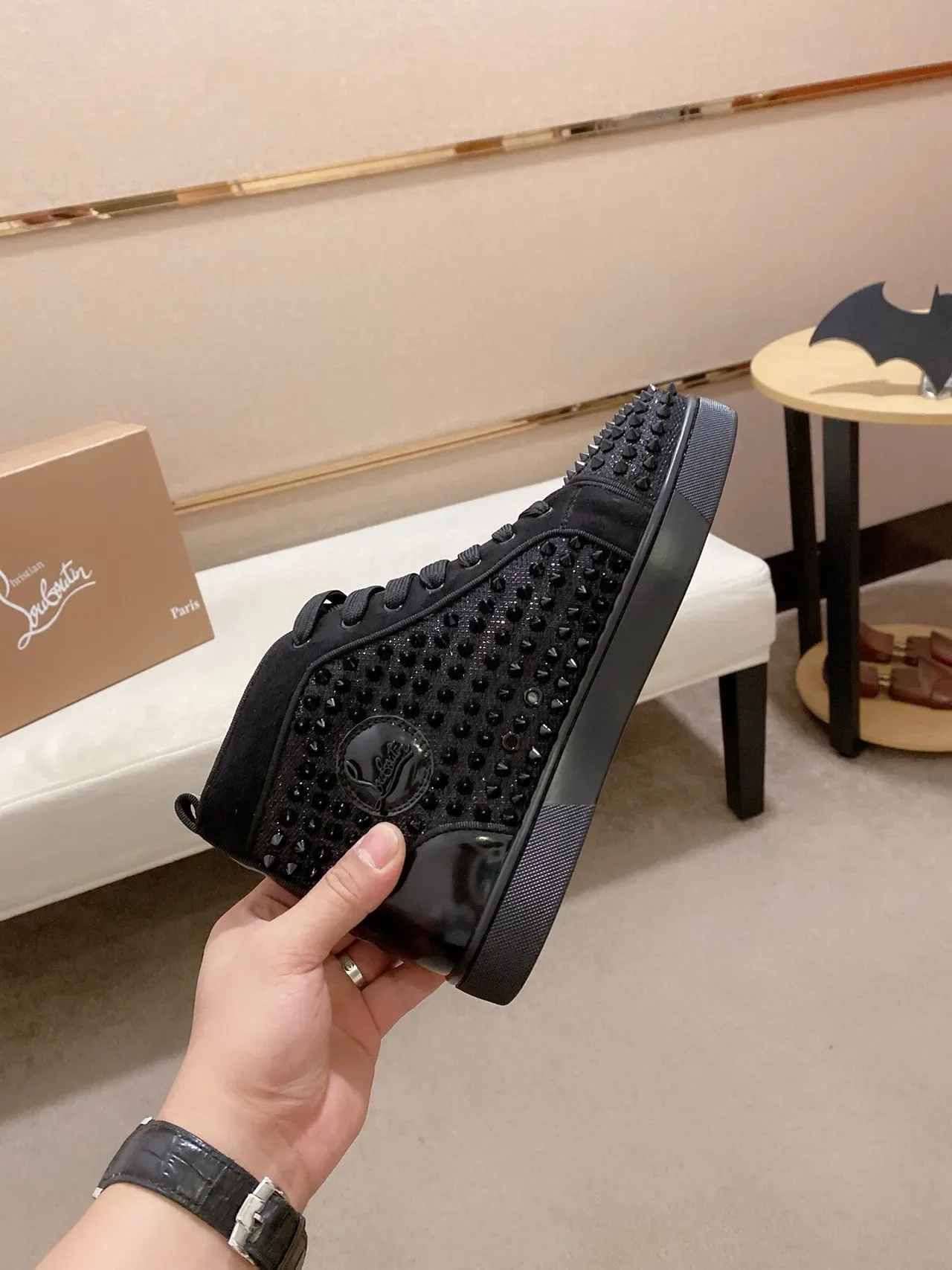 Christian Louboutin Louis Spikes أحذية رياضية سوداء مزينة بمسامير عالية القدم 5