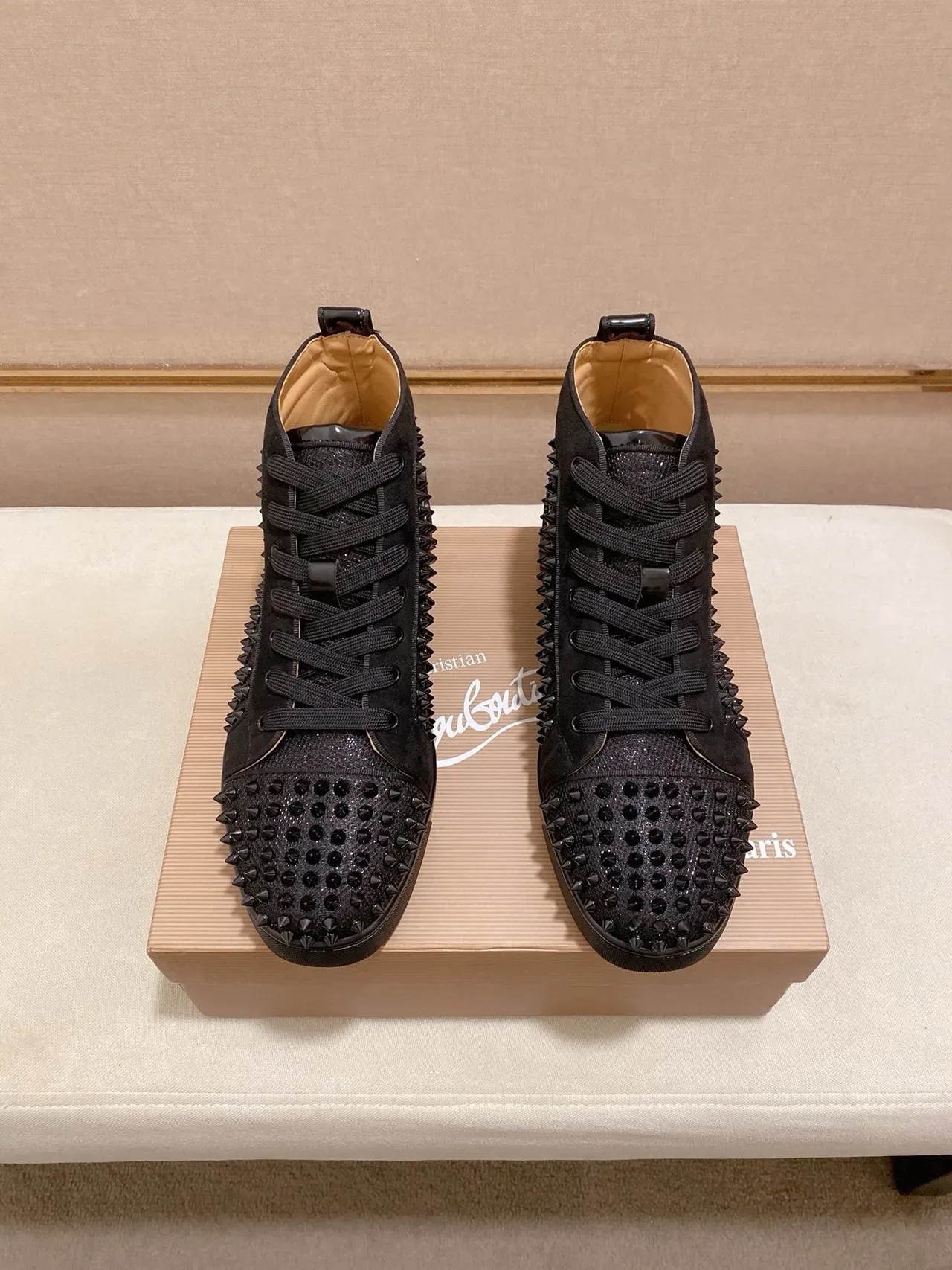 Christian Louboutin Louis Spikes أحذية رياضية سوداء مزينة بمسامير عالية القدم 7