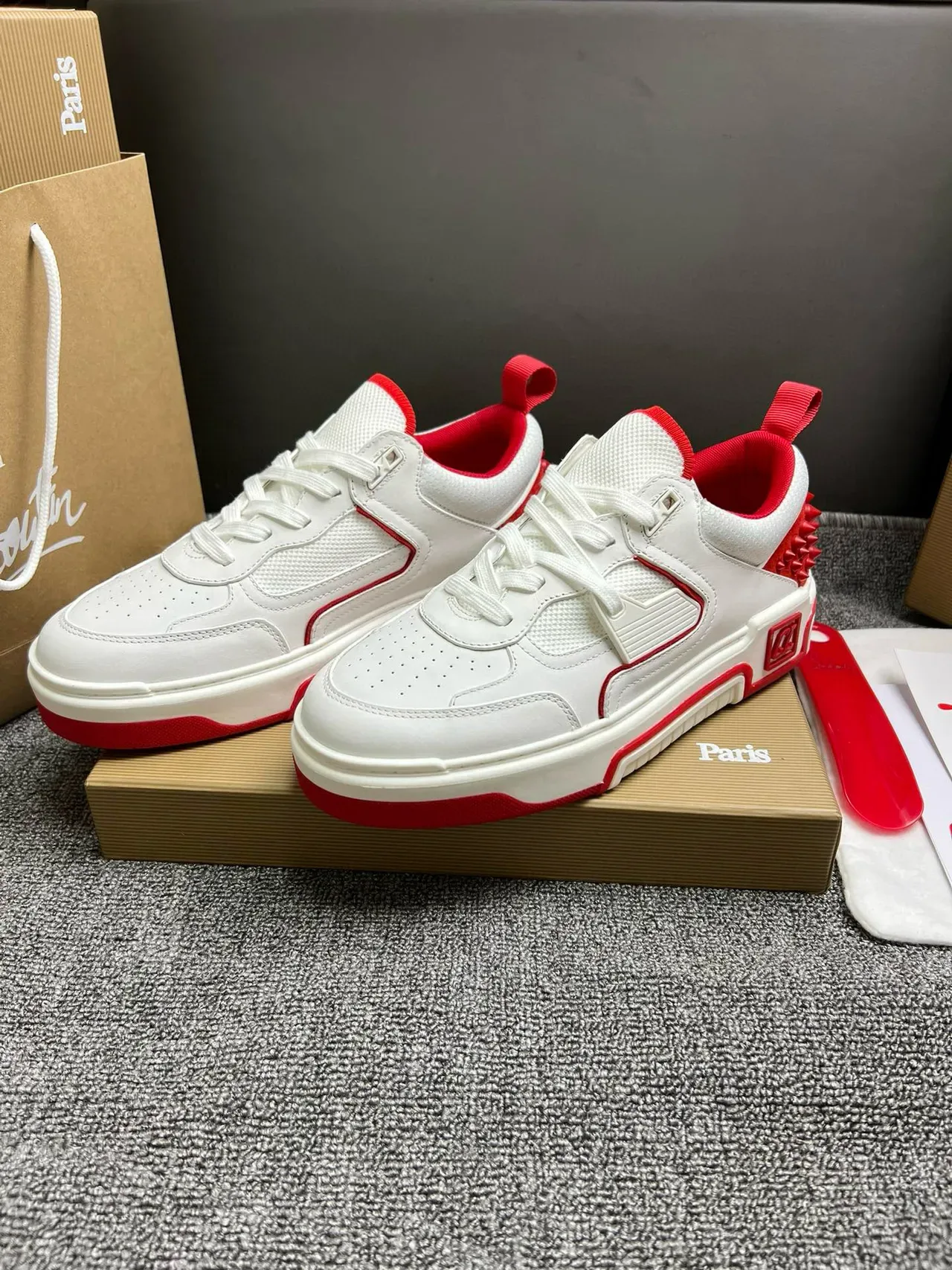 Christian Louboutin Sneakers Lifestyle Blanc et Rouge à Talon à Picots 4
