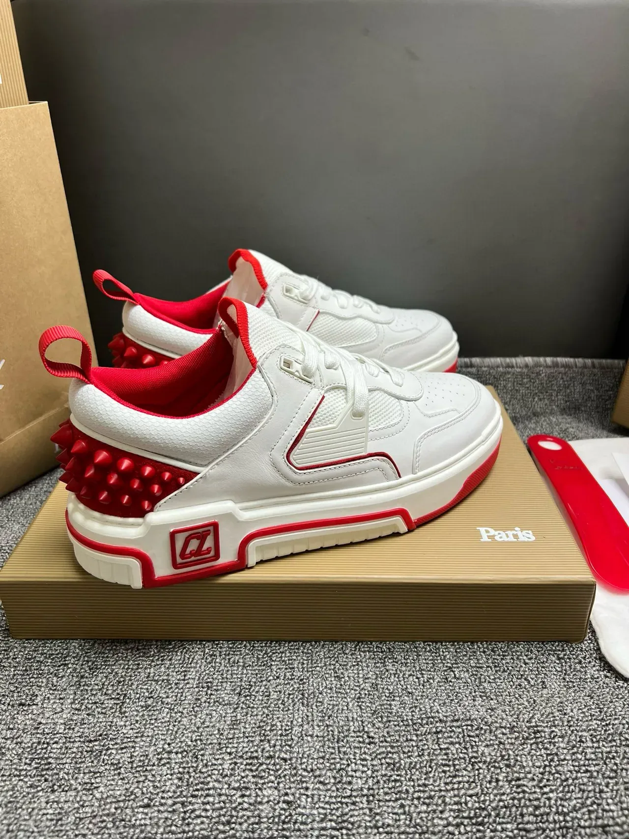 Christian Louboutin Sneakers Lifestyle Blanc et Rouge à Talon à Picots 8