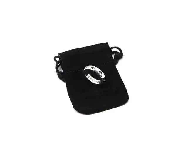 Chrome Hearts Bague de Bande Croisée Argent Noir Poli Motifs Bague 8