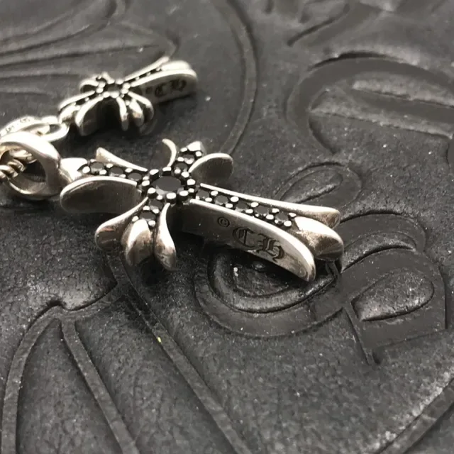Chrome Hearts Double Cross Pingente Preto Pavé 5