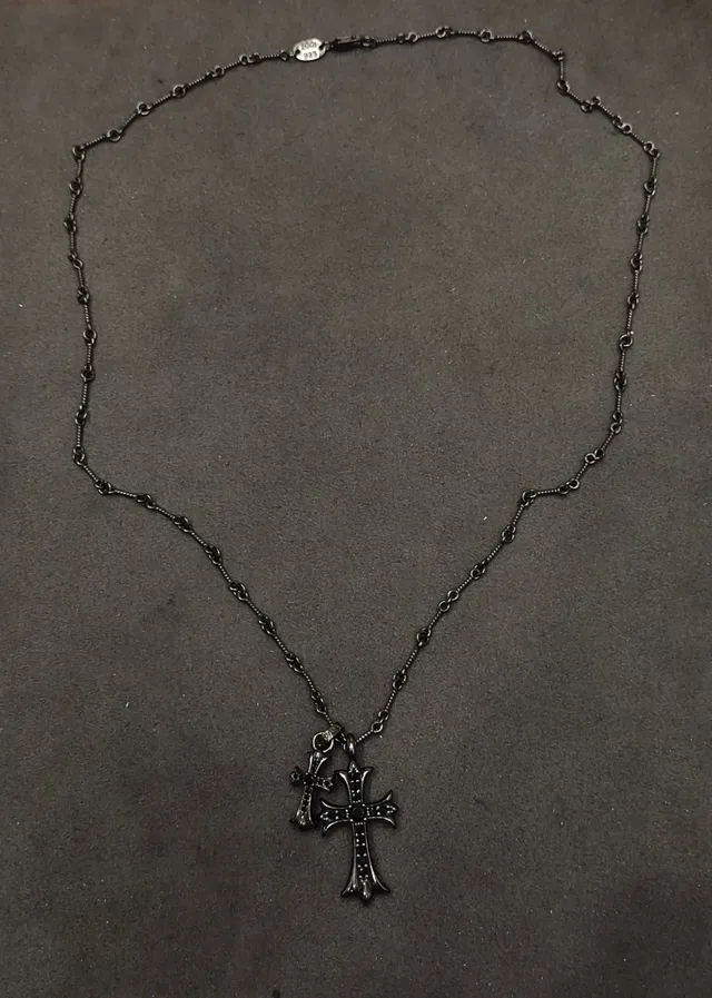 Colar Chrome Hearts Double Cross Prata Oxidada com Pedras Pavé 7