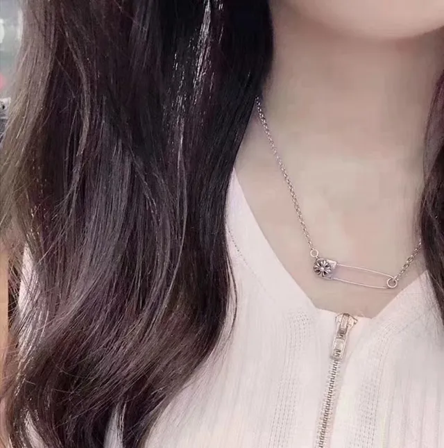 Colar de alfinete de segurança Chrome Hearts colar de motivo floral em prata 4