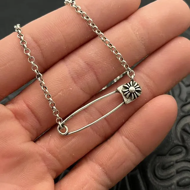 Colar de alfinete de segurança Chrome Hearts colar de motivo floral em prata 6
