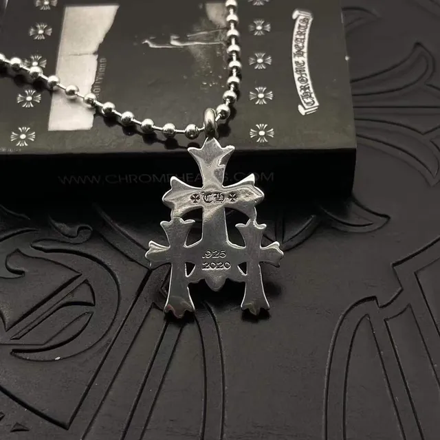 Chrome Hearts Collier à pendentif Triple Cross 4