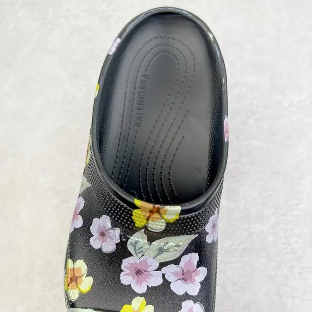 Crocs Echo Clog Floral Print Black Platform Clog 6