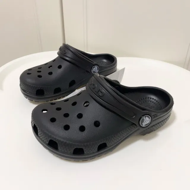 Crocs أبيض رغوة مبللة مثقبة علوية كلوج 5