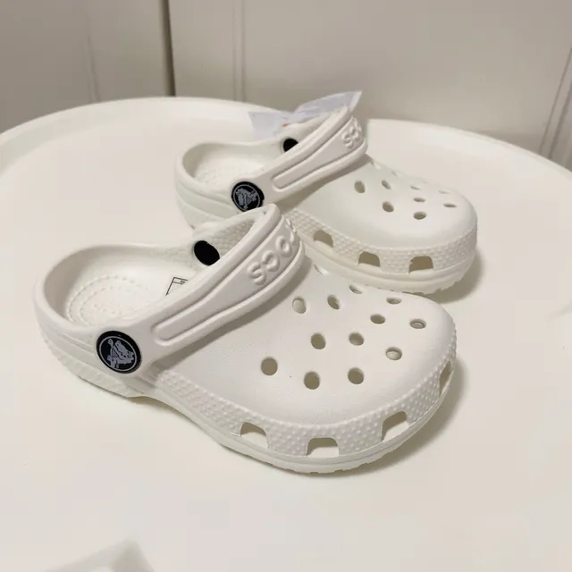 Crocs أبيض رغوة مبللة مثقبة علوية كلوج 7