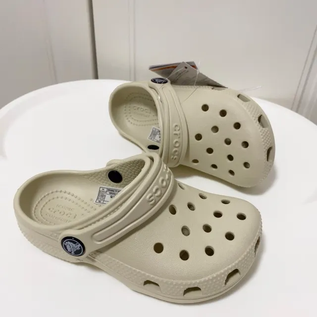Crocs أبيض رغوة مبللة مثقبة علوية كلوج 12