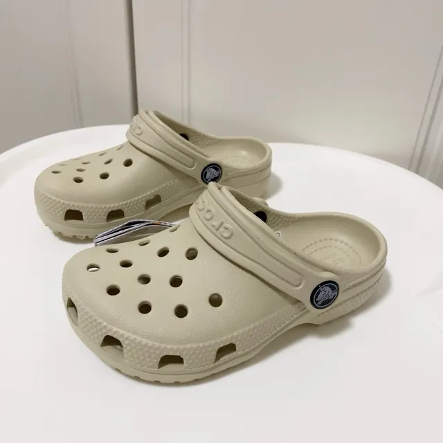 Crocs أبيض رغوة مبللة مثقبة علوية كلوج 13