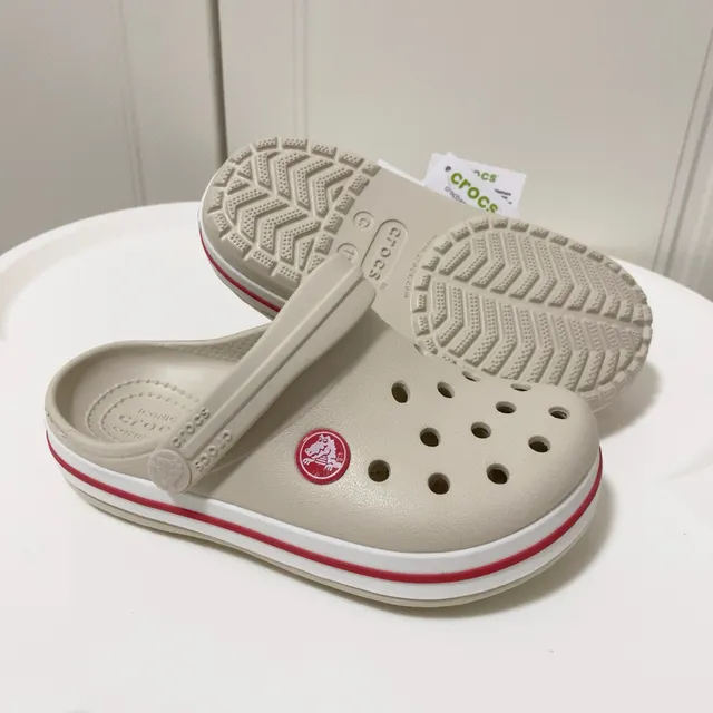 Crocs أبيض رغوة مبللة مثقبة علوية كلوج 22