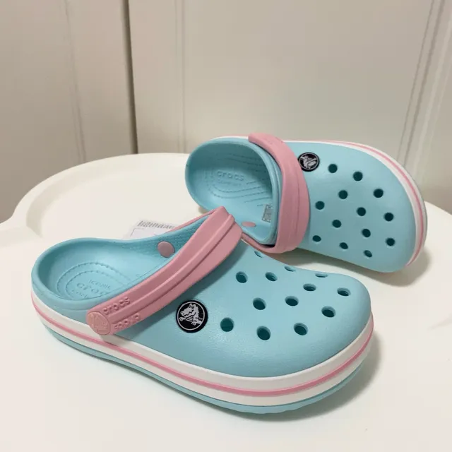 Crocs أبيض رغوة مبللة مثقبة علوية كلوج 24