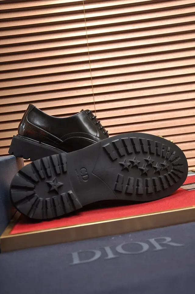 Christian Dior Chaussures Oxford en Cuir Patent et Cuir Lisse avec Embout Cap-Toe 3