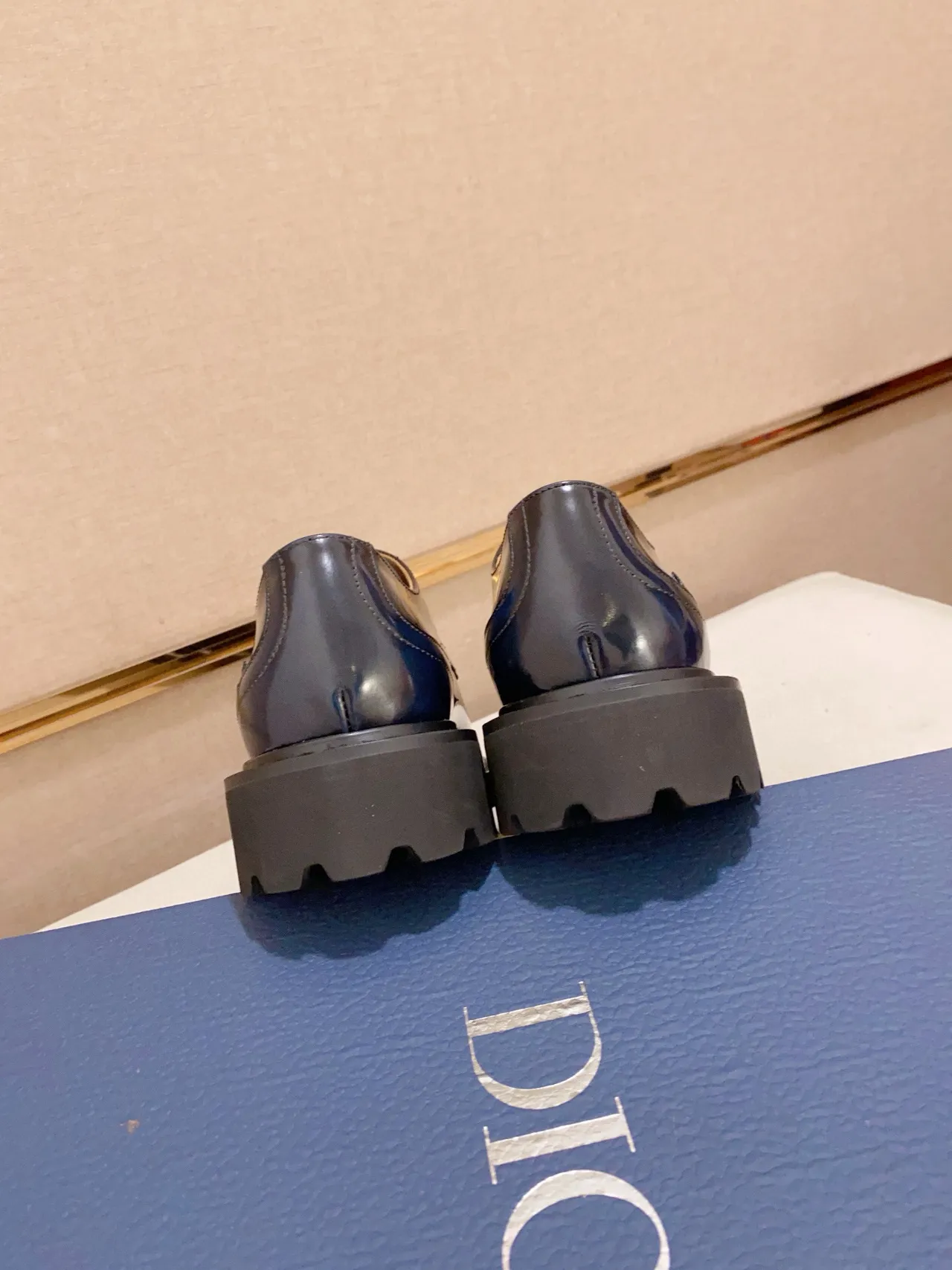 Christian Dior Chaussures Oxford en Cuir Poli à Cap-Toe et Semelle Lug, Couleur Marine 3