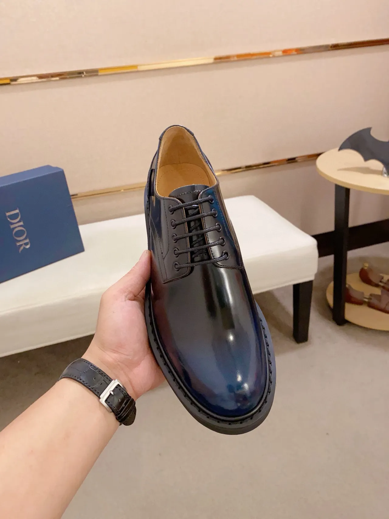 Christian Dior Chaussures Oxford en Cuir Poli à Cap-Toe et Semelle Lug, Couleur Marine 5