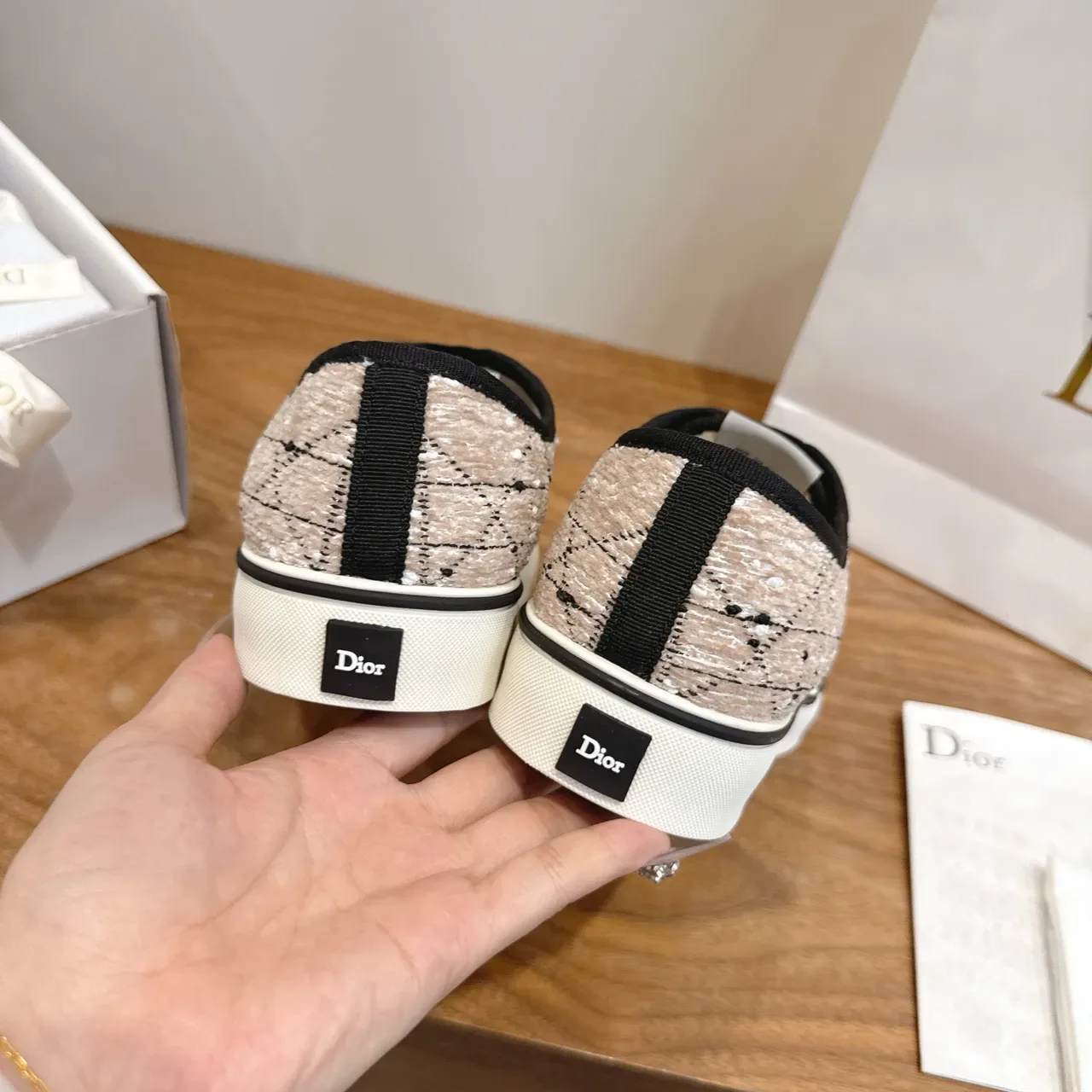 Dior B23 Beige Noir Tissu Texturé Supérieur Piping et Lacets Sneakers Lifestyle 3