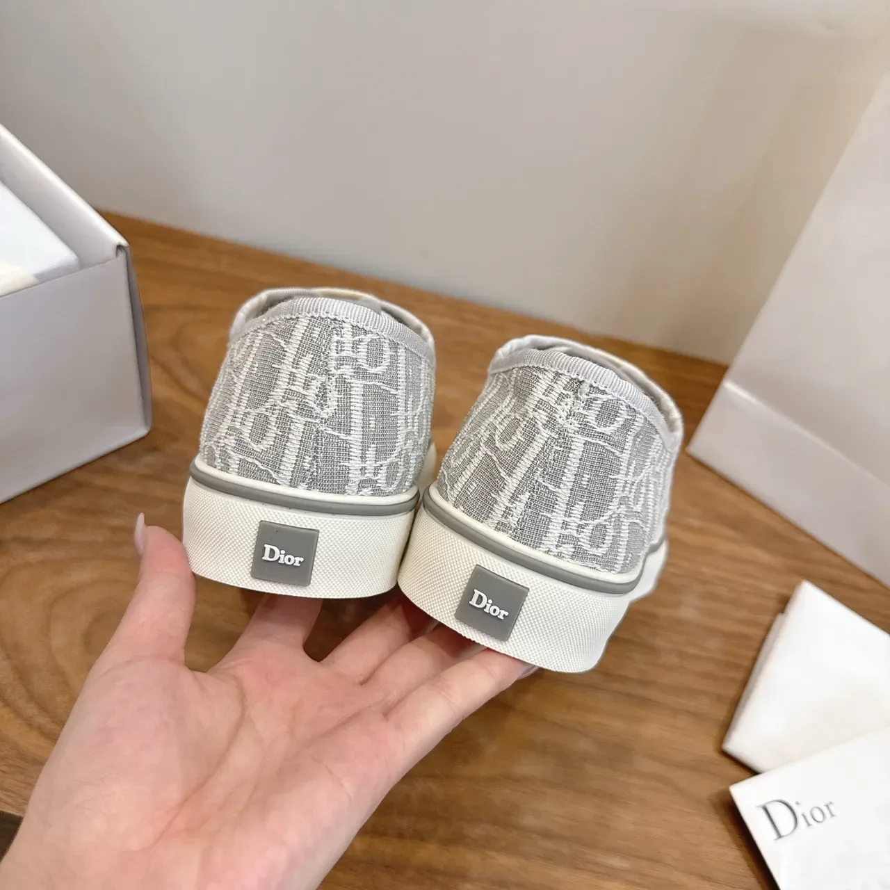 Dior B23 Sneakers Lifestyle Gris Blanc avec Tissu Monogrammé à la tige Low-Top à Lacets 3