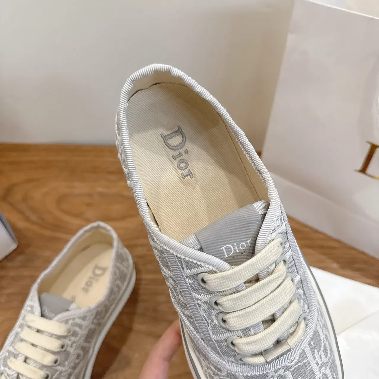 Dior B23 Sneakers Lifestyle Gris Blanc avec Tissu Monogrammé à la tige Low-Top à Lacets 4
