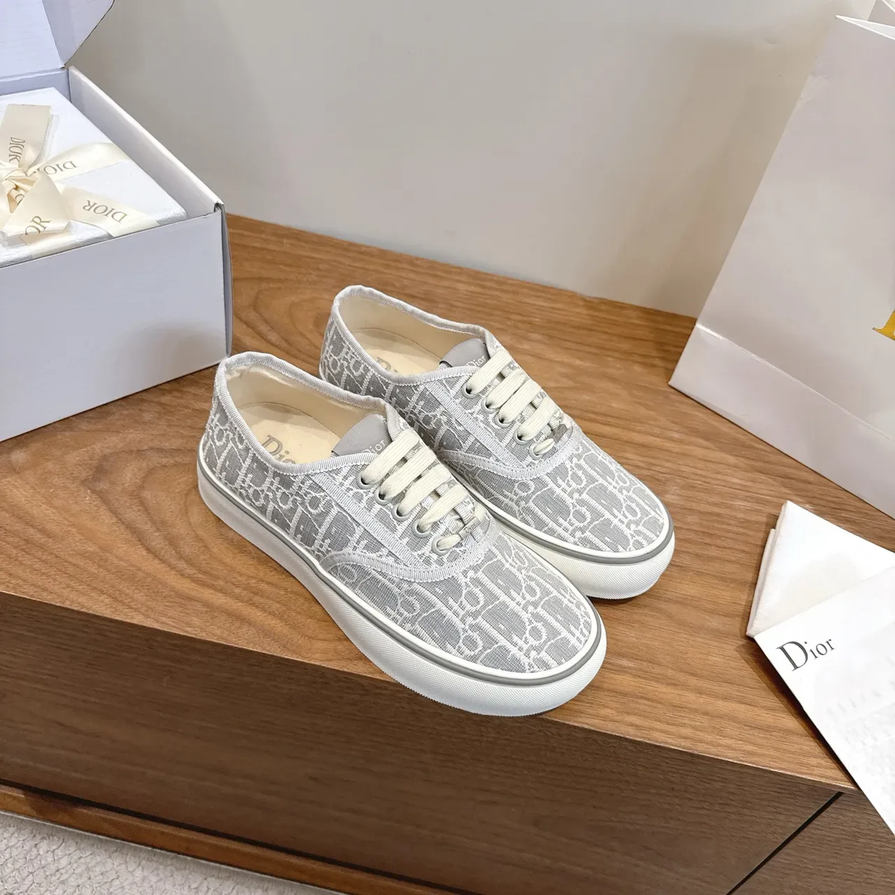 Dior B23 Sneakers Lifestyle Gris Blanc avec Tissu Monogrammé à la tige Low-Top à Lacets 5