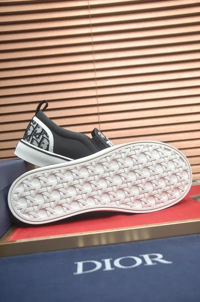 Dior B23 Oblique Monogram Slip-On Lifestyle Sneakers 3