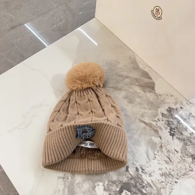Dior Gorro Beige Marrón Tejido a Cable con Pom-Pom en la Parte Superior 4