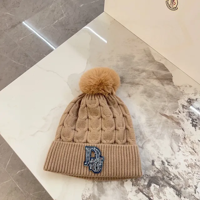 Dior Gorro Beige Marrón Tejido a Cable con Pom-Pom en la Parte Superior 8