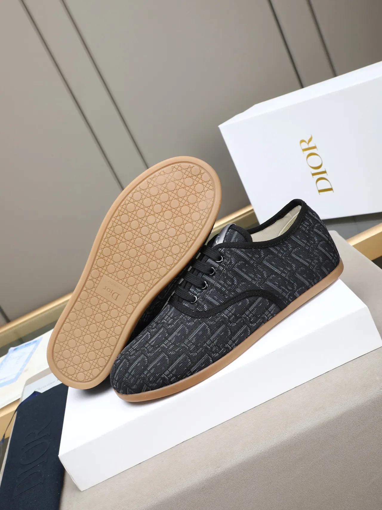Dior Sneakers Lifestyle Noir et Gris Monogram Supérieure Textile Semelle Gomme 4