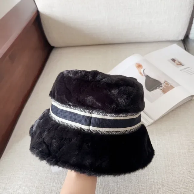 Dior Chapéu de Balde de Abas Largas em Pelúcia Preto e Branco 6