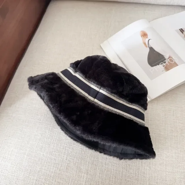 Dior Chapéu de Balde de Abas Largas em Pelúcia Preto e Branco 9