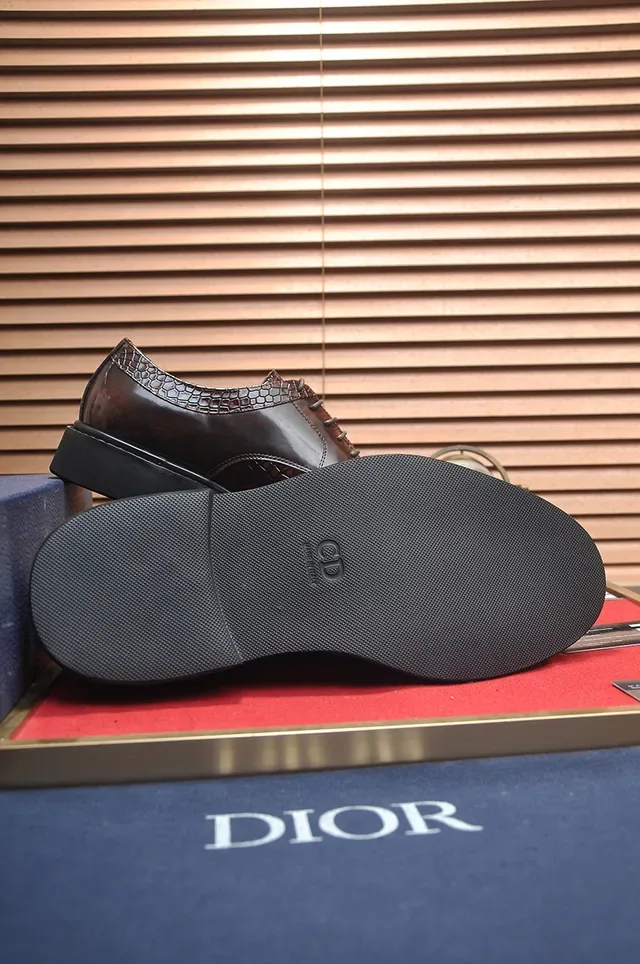 Dior Sapatos Oxford Marrom com Embossing de Crocodilo e Ponta de Dedo 3