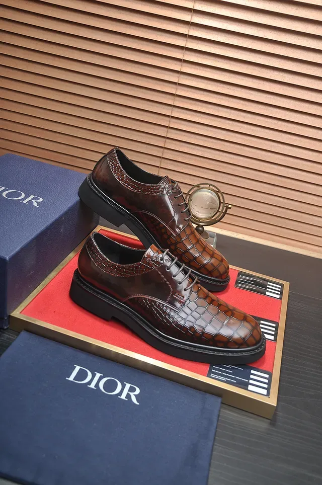 Dior Sapatos Oxford Marrom com Embossing de Crocodilo e Ponta de Dedo 4