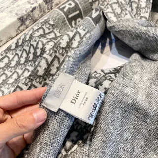 Dior 印花灰色和黑色羊绒围巾