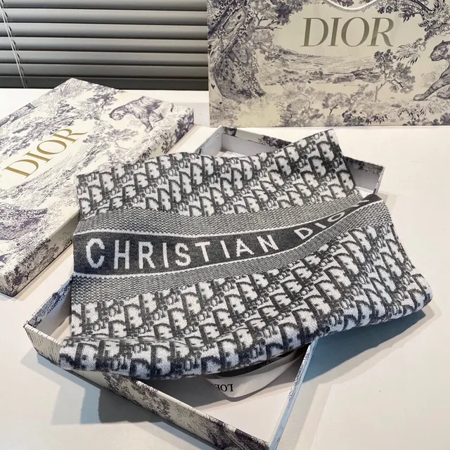 Dior 印花灰色和黑色羊绒围巾 4