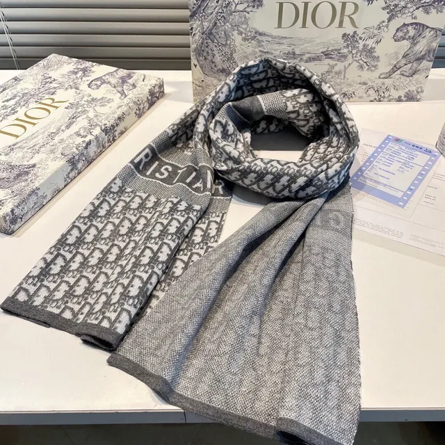 Dior 印花灰色和黑色羊绒围巾 5