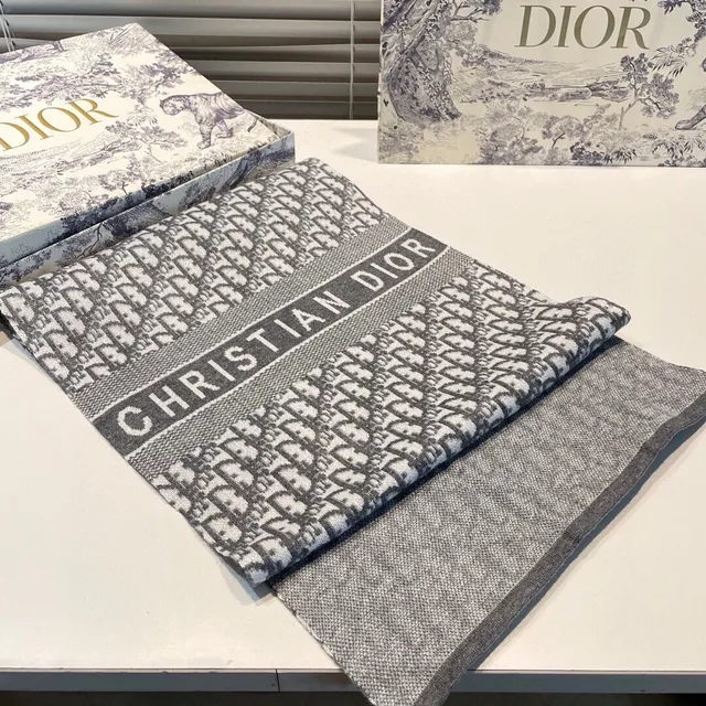 Dior 印花灰色和黑色羊绒围巾 6