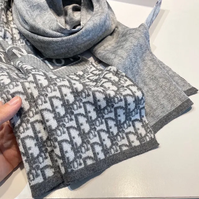 Dior 印花灰色和黑色羊绒围巾 9