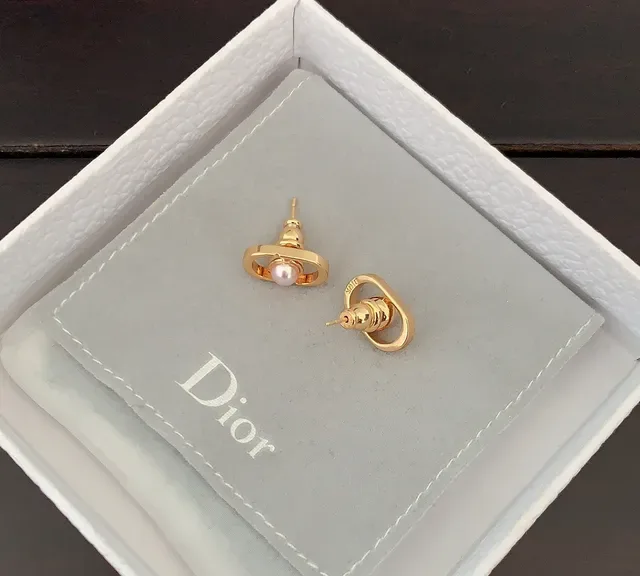 Dior Oval Double-Loop Pearl Stud Earrings 2