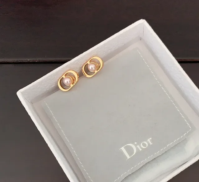 Dior Oval Double-Loop Pearl Stud Earrings 3