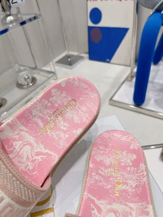 Dior গোলাপি বেইজ মার্বেল ফুটবেড ঘন রিজড প্ল্যাটফর্ম সোল স্লিপার্স 2