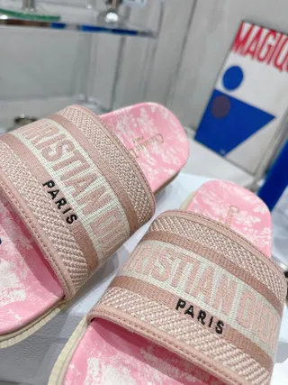 Dior গোলাপি বেইজ মার্বেল ফুটবেড ঘন রিজড প্ল্যাটফর্ম সোল স্লিপার্স 4
