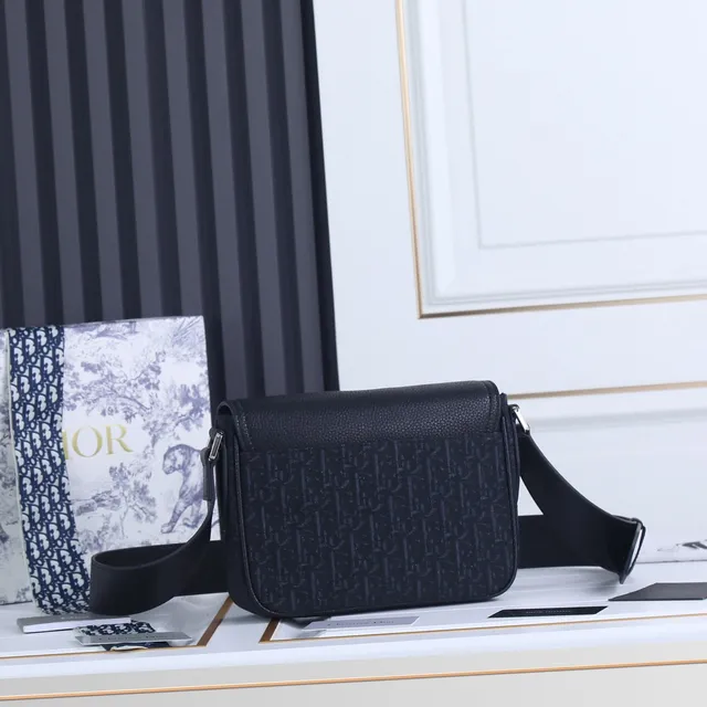 Dior Saddle Black Beige Asymmetrical Flap Pebbled Leather Saddle Bag 17
