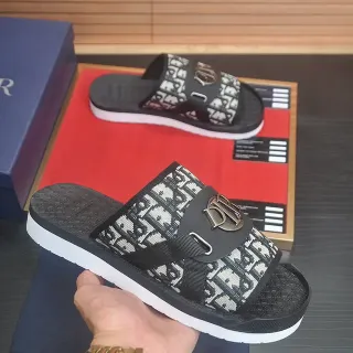 Dior Slide काला सफेद मोनोग्रामिक फैब्रिक स्ट्रैप मेटेलिक 'D' बकल स्लिपर्स